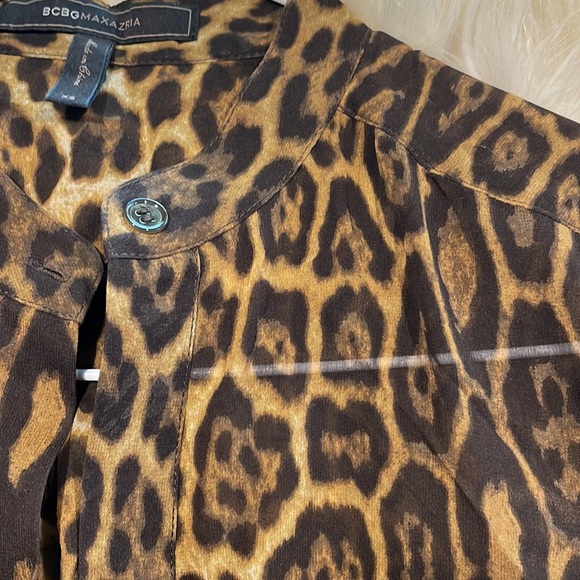 BCBGMAXAZRIA Animal Print Sheer Blouse Sz XS - Picture 3 of 4